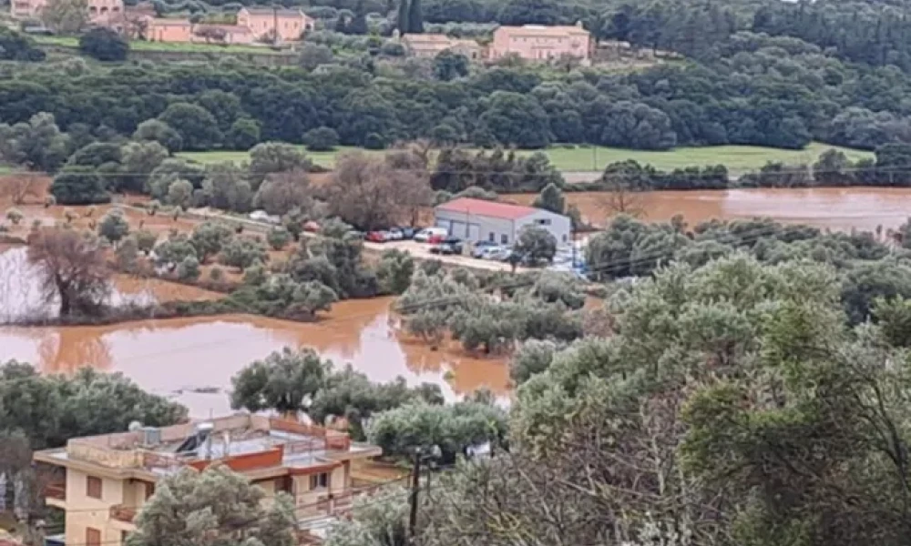 «Τρεις μέρες δεν έχουμε ησυχάσει» - Εικόνες βιβλικής καταστροφής στην Κεφαλονιά (βίντεο - εικόνες)